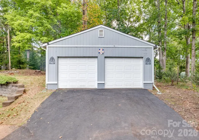 Photo 1 of Single family home for sale at 1732 Forest Lake Dr, Rock Hill, SC 29732 | MLS# 4423359 | Listing updated on 2026-09-13