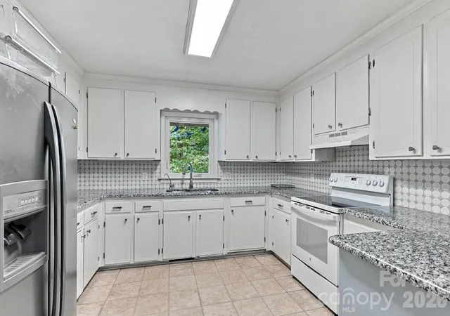 Photo 3 of Single family home for sale at 1732 Forest Lake Dr, Rock Hill, SC 29732 | MLS# 4423359 | Listing updated on 2026-09-13