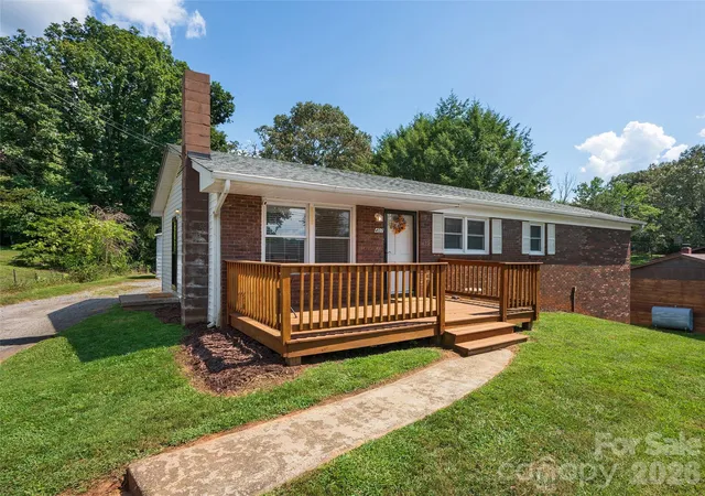 Photo 1 of Single family home for sale at 403 Lower Grassy Branch Rd, Asheville, NC 28805 | MLS# 4423378 | Listing updated on 2026-09-27