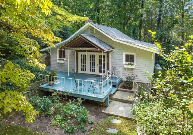 Photo 1 of Single family home for sale at 240 Seneca Blvd, Hendersonville, NC 28739 | MLS# 4423384 | Listing updated on 2026-09-27