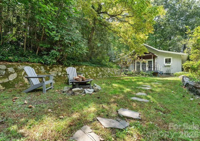 Photo 3 of Single family home for sale at 240 Seneca Blvd, Hendersonville, NC 28739 | MLS# 4423384 | Listing updated on 2026-09-27