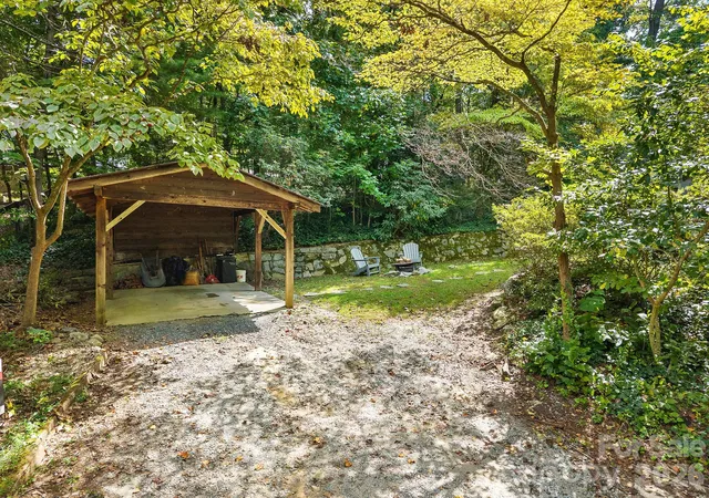 Photo 4 of Single family home for sale at 240 Seneca Blvd, Hendersonville, NC 28739 | MLS# 4423384 | Listing updated on 2026-09-27