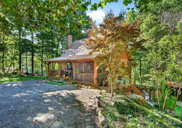 Photo 2 of Single family home for sale at 602 Quail Cvs Rd, Clyde, NC 28721 | MLS# 4423385 | Listing updated on 2026-10-03