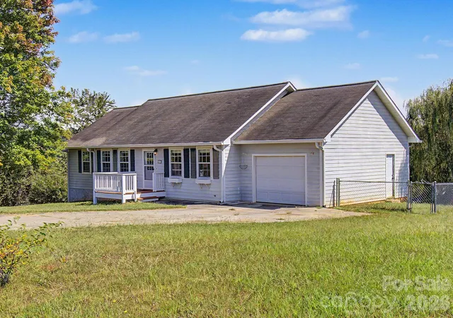 Photo 2 of Single family home for sale at 253 Tipton Hl Rd, Leicester, NC 28748 | MLS# 4423393 | Listing updated on 2026-09-15