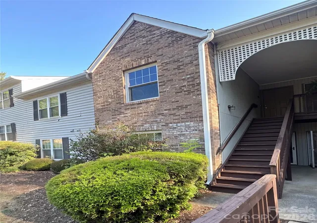 Photo 2 of Condo for sale at 4011 Whirlaway Ct #C, Clemmons, NC 27012 | MLS# 4423397 | Listing updated on 2026-09-16