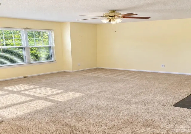 Listing Photo 4 - Condo for sale in building located at 4011 Whirlaway Ct, Clemmons, NC 27012 - Unit #C