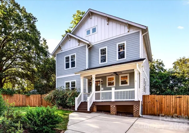 Photo 2 of Single family home for sale at 701 Seldon Dr, Charlotte, NC 28216 | MLS# 4423405 | Listing updated on 2026-09-19
