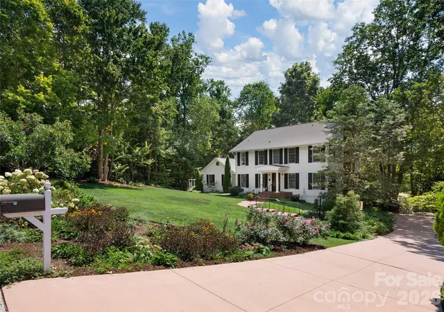Photo 3 of Single family home for sale at 440 Sondley Woods Pl, Asheville, NC 28805 | MLS# 4423407 | Listing updated on 2026-09-27
