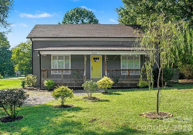 Photo 1 of Single family home for sale at 703 N Enochville Ave, Kannapolis, NC 28081 | MLS# 4423409 | Listing updated on 2026-09-23