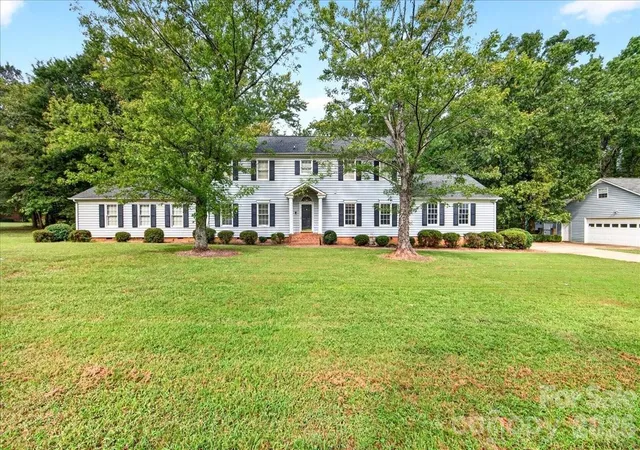 Photo 1 of Single family home for sale at 14300 Youngblood Rd, Charlotte, NC 28278 | MLS# 4423411 | Listing updated on 2026-09-25