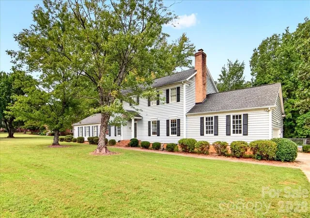 Photo 2 of Single family home for sale at 14300 Youngblood Rd, Charlotte, NC 28278 | MLS# 4423411 | Listing updated on 2026-09-25