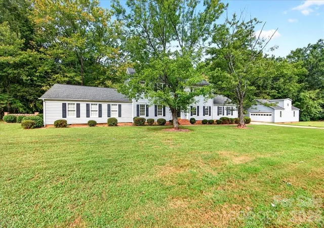 Photo 3 of Single family home for sale at 14300 Youngblood Rd, Charlotte, NC 28278 | MLS# 4423411 | Listing updated on 2026-09-25