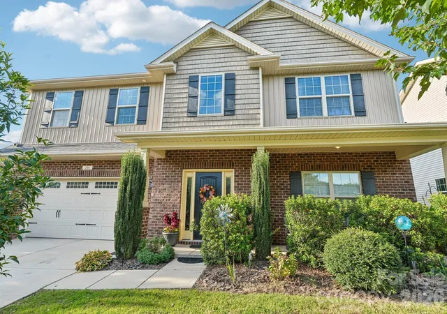 Photo 2 of Single family home for sale at 201 Taylors Crk St, Mount Holly, NC 28120 | MLS# 4423412 | Listing updated on 2026-10-08