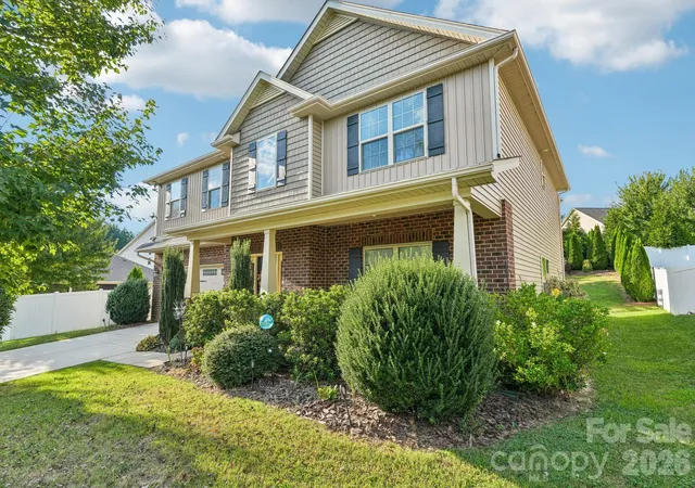 Photo 3 of Single family home for sale at 201 Taylors Crk St, Mount Holly, NC 28120 | MLS# 4423412 | Listing updated on 2026-10-08