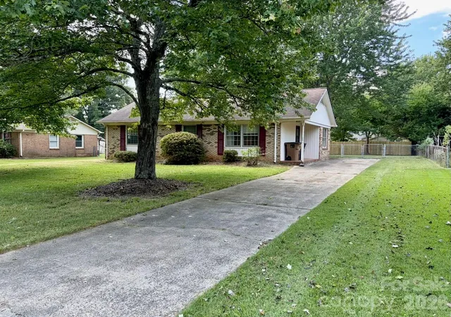 Photo 2 of Single family home for sale at 8211 Wynnview Rd, Indian Trail, NC 28079 | MLS# 4423436 | Listing updated on 2026-09-28