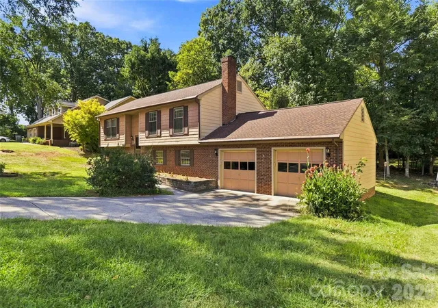 Photo 1 of Single family home for sale at 5000 Cedar Forest Dr, Charlotte, NC 28226 | MLS# 4423449 | Listing updated on 2026-10-28