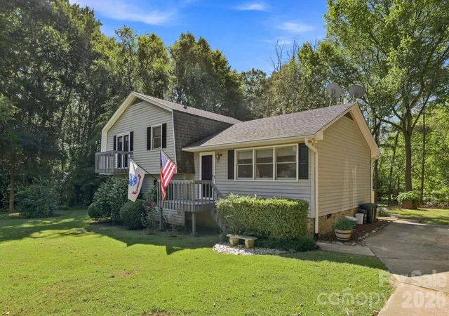 Photo 2 of Single family home for sale at 5421 Woodside Dr, Rock Hill, SC 29732 | MLS# 4423453 | Listing updated on 2026-10-03