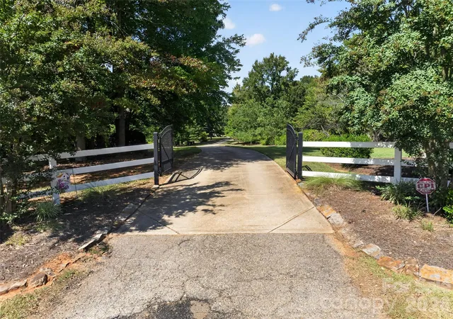 Photo 3 of Single family home for sale at 4043 Thompson Rd, Lancaster, SC 29720 | MLS# 4423460 | Listing updated on 2026-10-02