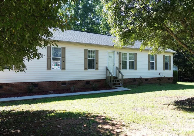 Photo 2 of Single family home for sale at 109 Grand Acres Ln, Maiden, NC 28650 | MLS# 4423474 | Listing updated on 2026-10-12