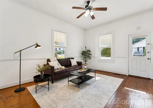 Photo 3 of Single family home for sale at 402 York Ave, Kannapolis, NC 28083 | MLS# 4423483 | Listing updated on 2026-09-13