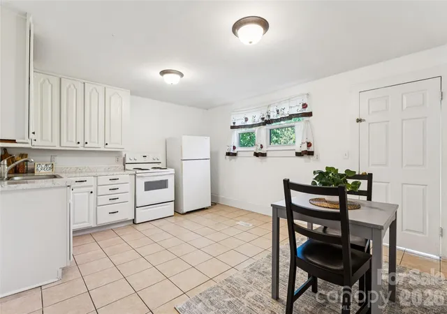 Photo 4 of Single family home for sale at 402 York Ave, Kannapolis, NC 28083 | MLS# 4423483 | Listing updated on 2026-09-13