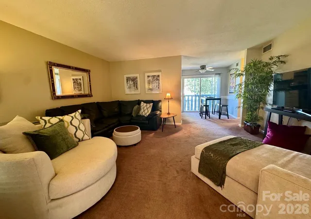 Listing Photo 3 - Condo for sale in building located at 1905 Meadowlark Ln, Charlotte, NC 28210 - Unit #32