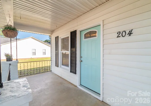Photo 3 of Single family home for sale at 204 Pleasant St, Belmont, NC 28012 | MLS# 4423492 | Listing updated on 2026-10-07