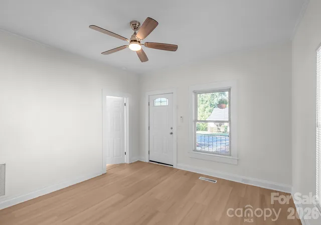 Photo 3 of Single family home for sale at 204 Pleasant St, Belmont, NC 28012 | MLS# 4423492 | Listing updated on 2026-10-07