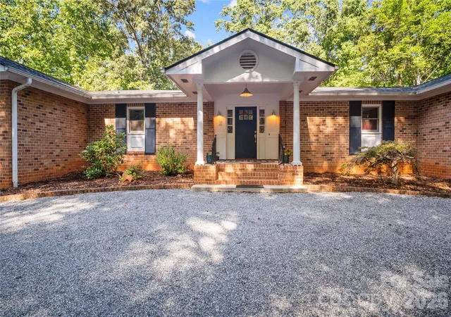Photo 2 of Single family home for sale at 1137 Mountain Laurel Dr, Columbus, NC 28722 | MLS# 4423515 | Listing updated on 2026-09-12