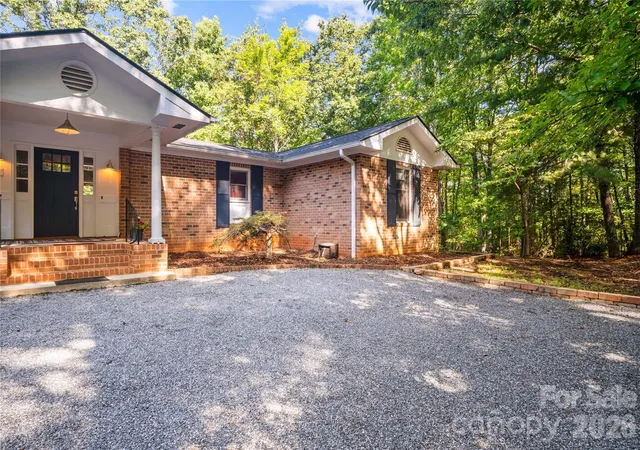 Photo 3 of Single family home for sale at 1137 Mountain Laurel Dr, Columbus, NC 28722 | MLS# 4423515 | Listing updated on 2026-09-12