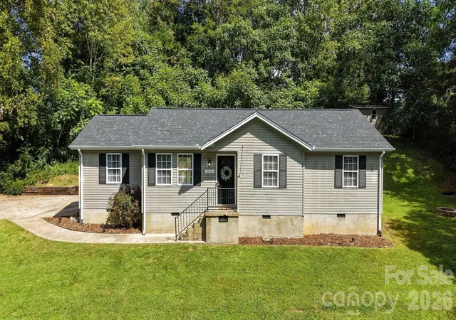 Single family home for sale at 5118 W Piedmont Cir, Conover, NC 28613 | MLS# 4423529
