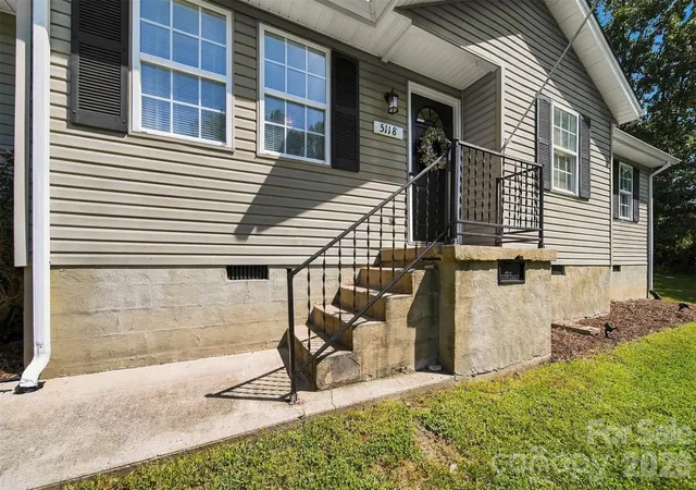 Photo 2 of Single family home for sale at 5118 W Piedmont Cir, Conover, NC 28613 | MLS# 4423529 | Listing updated on 2026-09-14
