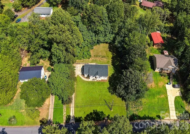 Photo 3 of Single family home for sale at 5118 W Piedmont Cir, Conover, NC 28613 | MLS# 4423529 | Listing updated on 2026-09-14