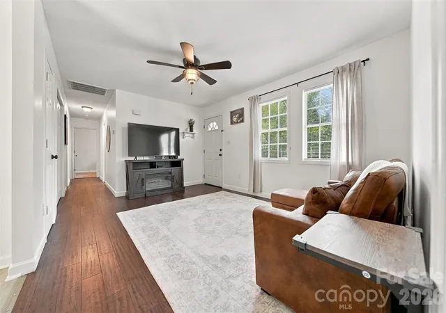 Photo 4 of Single family home for sale at 5118 W Piedmont Cir, Conover, NC 28613 | MLS# 4423529 | Listing updated on 2026-09-12