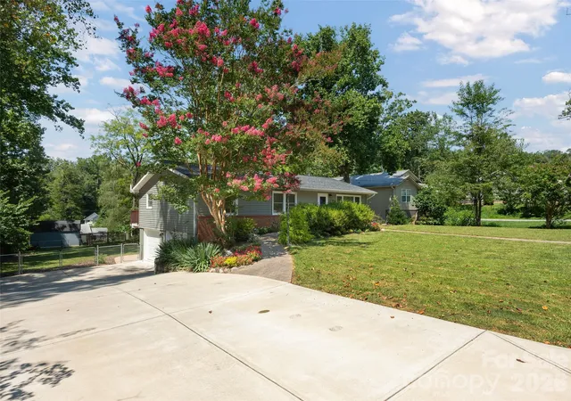Photo 2 of Single family home for sale at 182 Locust Ct, Arden, NC 28704 | MLS# 4423530 | Listing updated on 2026-09-27