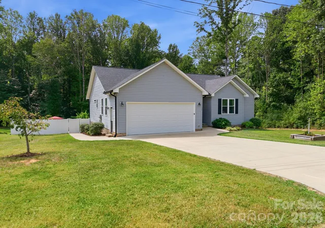 Photo 1 of Single family home for sale at 218 S Cleo Ave, Salisbury, NC 28146 | MLS# 4423536 | Listing updated on 2026-09-12