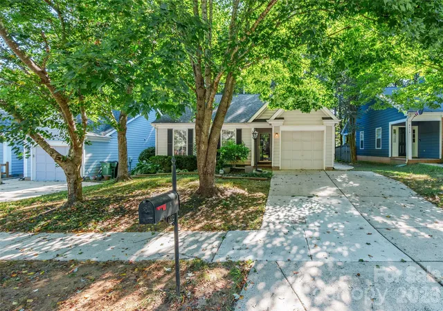 Photo 1 of Single family home for sale at 8514 Lockerbie Ln, Charlotte, NC 28215 | MLS# 4423537 | Listing updated on 2026-09-22
