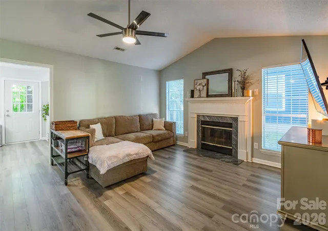 Photo 2 of Single family home for sale at 8514 Lockerbie Ln, Charlotte, NC 28215 | MLS# 4423537 | Listing updated on 2026-09-22