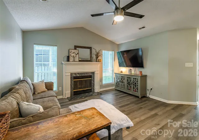 Photo 3 of Single family home for sale at 8514 Lockerbie Ln, Charlotte, NC 28215 | MLS# 4423537 | Listing updated on 2026-09-22
