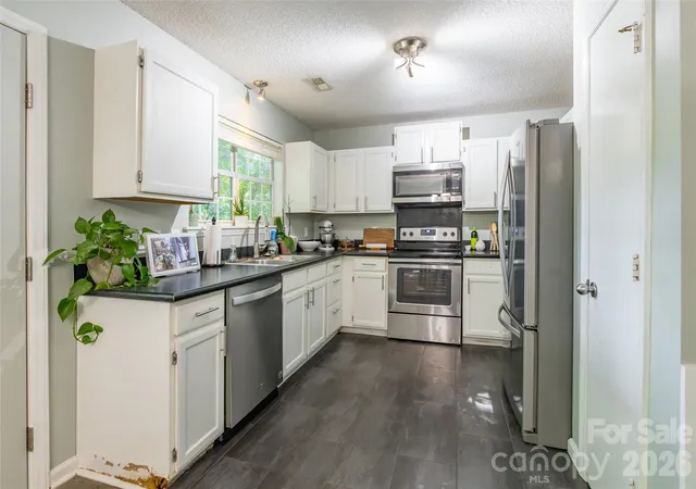 Photo 4 of Single family home for sale at 8514 Lockerbie Ln, Charlotte, NC 28215 | MLS# 4423537 | Listing updated on 2026-09-22