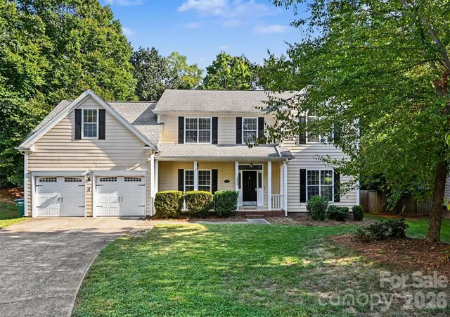 Photo 1 of Single family home for sale at 3524 Crescent Knoll Dr, Matthews, NC 28105 | MLS# 4423549 | Listing updated on 2026-10-01