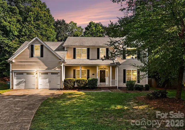 Photo 2 of Single family home for sale at 3524 Crescent Knoll Dr, Matthews, NC 28105 | MLS# 4423549 | Listing updated on 2026-10-01
