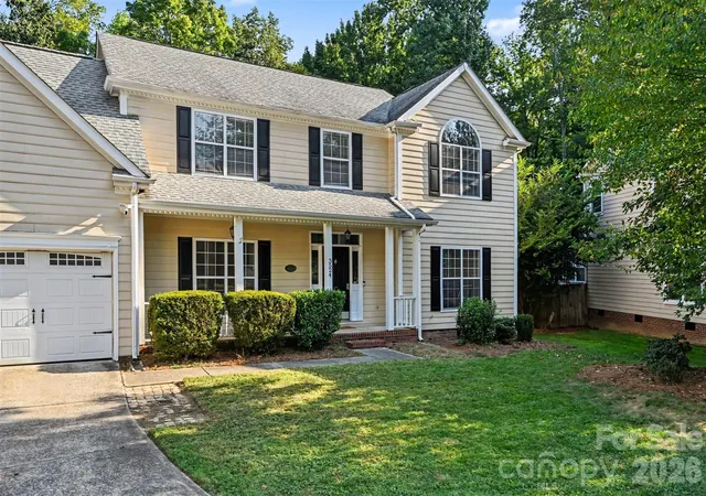 Photo 3 of Single family home for sale at 3524 Crescent Knoll Dr, Matthews, NC 28105 | MLS# 4423549 | Listing updated on 2026-10-01