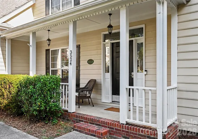 Photo 3 of Single family home for sale at 3524 Crescent Knoll Dr, Matthews, NC 28105 | MLS# 4423549 | Listing updated on 2026-10-01
