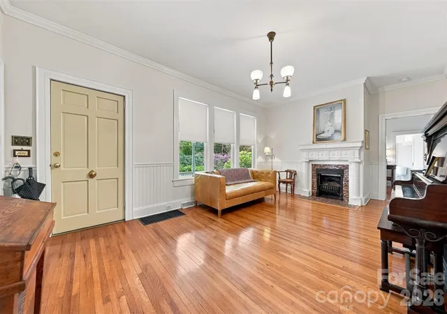 Photo 3 of Sale Pending at 364 6th Street NW, Hickory, NC 28601 | MLS# 4423550 | Listing updated on 2026-09-19