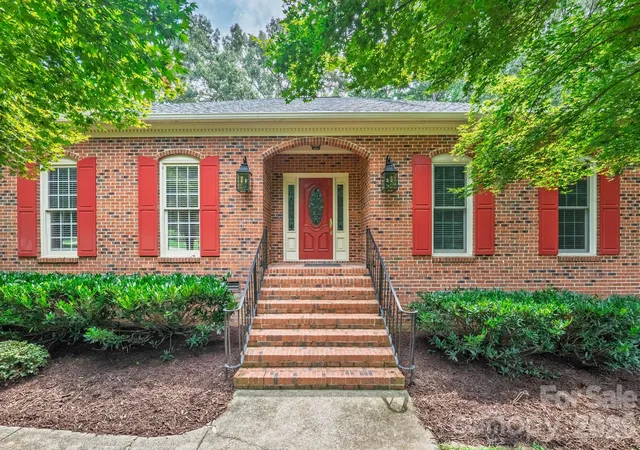 Photo 1 of Single family home for sale at 3517 Honeysuckle Dr, Matthews, NC 28104 | MLS# 4423576 | Listing updated on 2026-09-29
