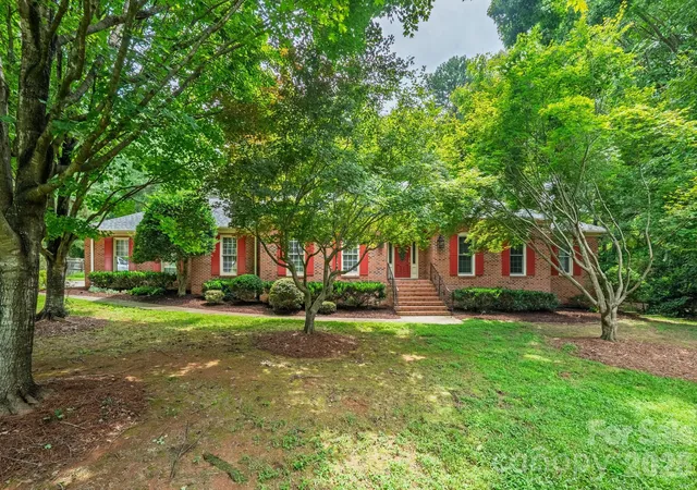 Photo 2 of Single family home for sale at 3517 Honeysuckle Dr, Matthews, NC 28104 | MLS# 4423576 | Listing updated on 2026-09-29