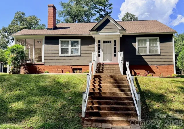 Photo 1 of Single family home for sale at 130 School Dr, Spartanburg, SC 29301 | MLS# 4423594 | Listing updated on 2026-09-13