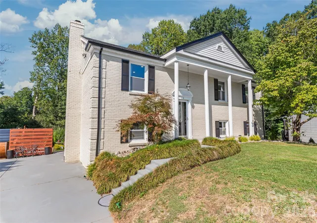 Photo 1 of Single family home for sale at 610 Ridgeway Dr, Belmont, NC 28012 | MLS# 4423628 | Listing updated on 2026-09-29