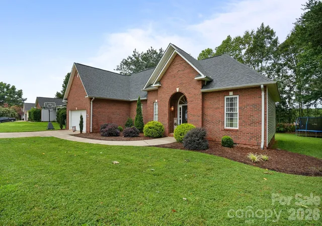 Photo 2 of Single family home for sale at 2925 24th Street Dr Ne, Hickory, NC 28601 | MLS# 4423631 | Listing updated on 2026-09-13